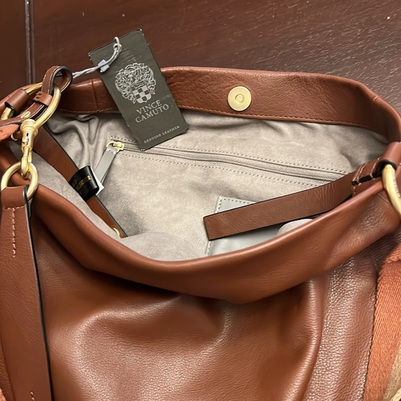 Vincent Camuto chocolate craving leather bag nwt
Suede inside.
Gorgeously soft - Picture 5 of 5